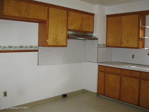 5th image of 104 Roosevelt St