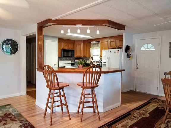 4th image of 777 Poinsettia St