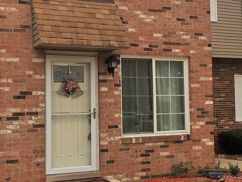 1st image of 474 Riverbend Dr