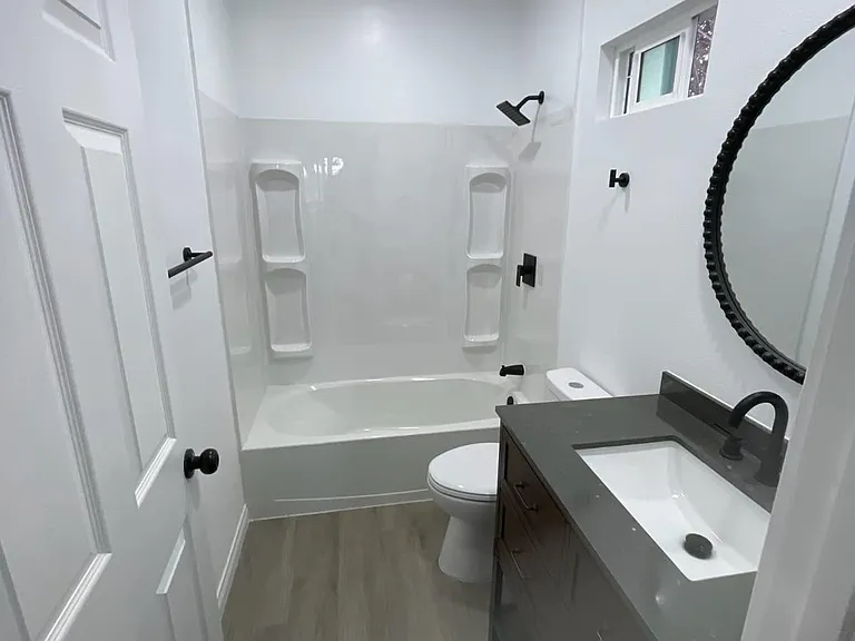 427 E Moss St #1 — Photo 2