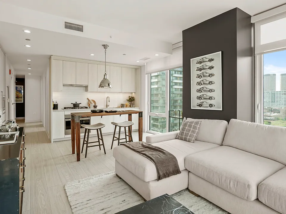 354 N Union Ave #Penthouse 3/3
