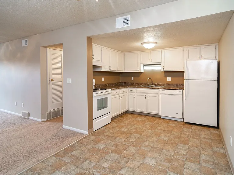 Citadel Apartments — Photo 24