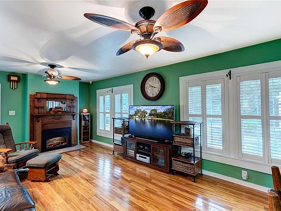5th image of 16140 Lake Saunders Dr