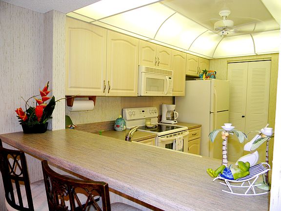2nd image of 693 Seaview Ct #A-304