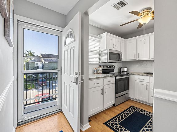 3rd image of 8 Sconset Ct #2
