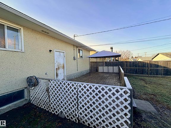 3rd image of 4918 44th Ave