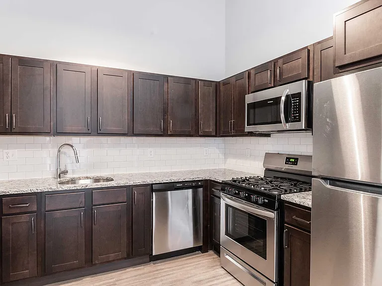 150 Oakland St — Photo 15