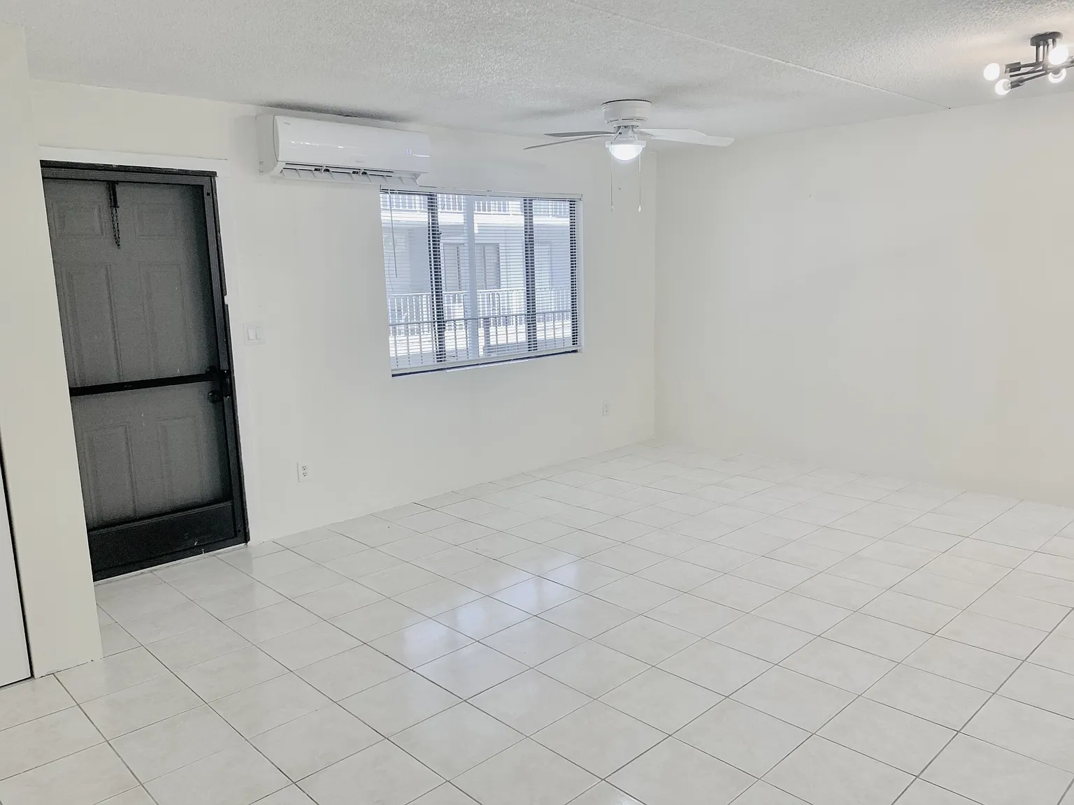 826 Wiggins Pass Road - 214 — Photo 3