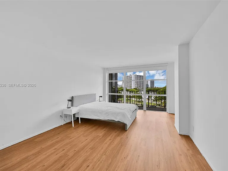 800 Parkview Dr #605 — Photo 20
