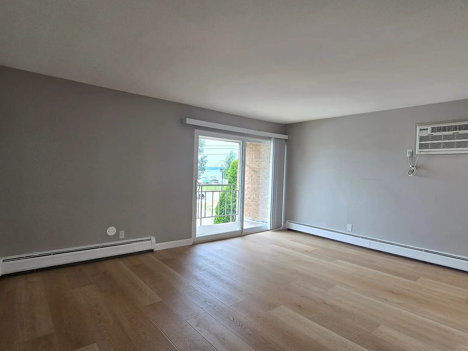 2 bed, 1.0 bath, 830 sqft, $1,550 — Photo 4