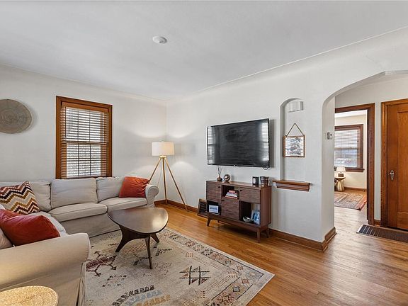 4th image of 9416 Lavern Pl
