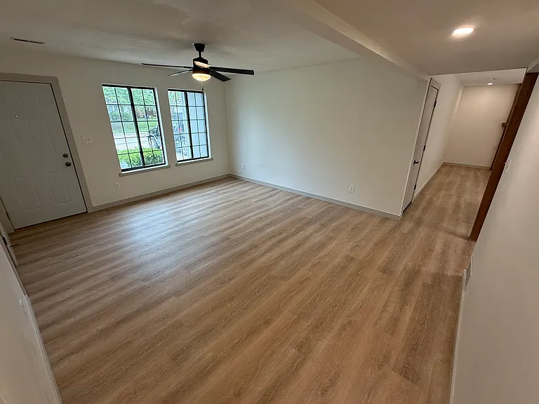 2428 Brookside Dr — Photo 6