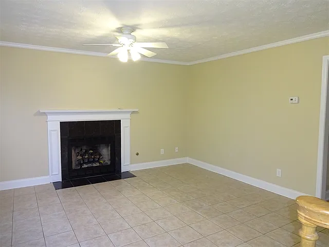 3 bed, 2.5 bath, 1656 sqft, $2,195 — Photo 3
