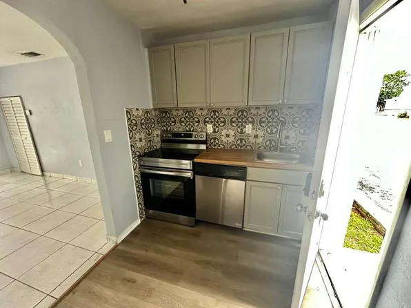 23 SE 12th St #22, Dania, FL 33004