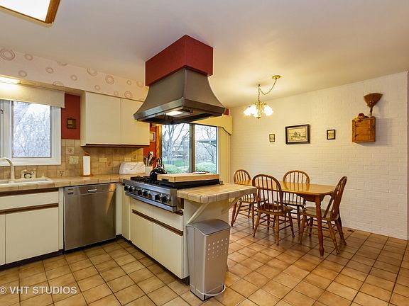 5th image of 120 Graymoor Ln