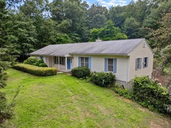 25 Christina Court, Clinton, CT 06413