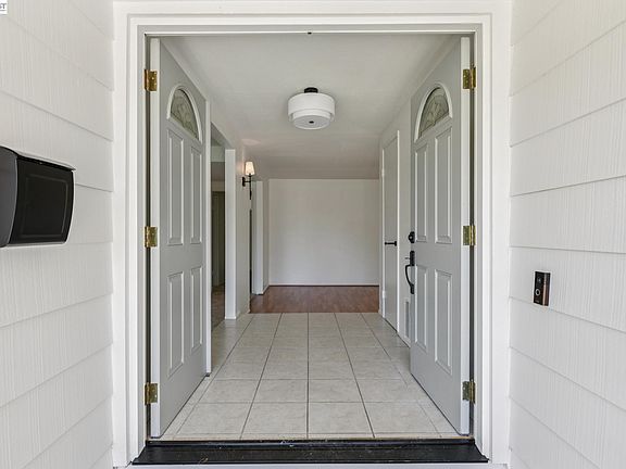 4th image of 2884 Lyon Cir