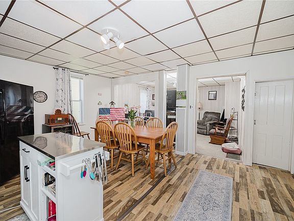 4th image of 520 Hancock St