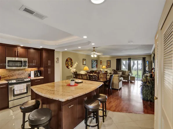 211 S Hollybrook Dr APT 207, Hollywood, FL 33025