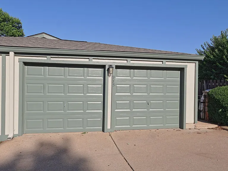 975 Barbizon Dr — Photo 29