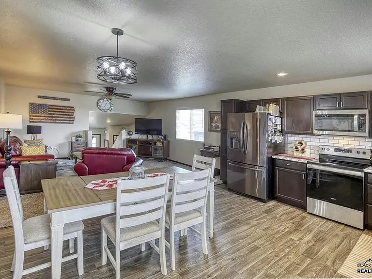2915 Hutt Ct — Photo 5