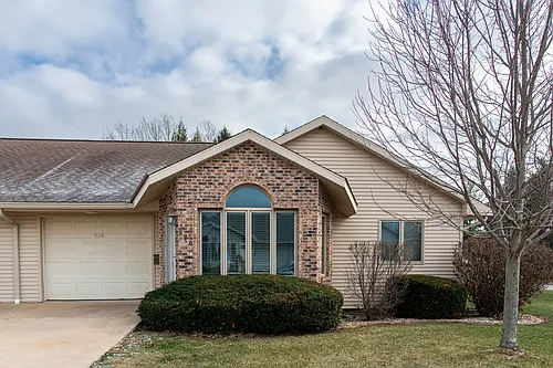 990 Hope Dr Photo 1