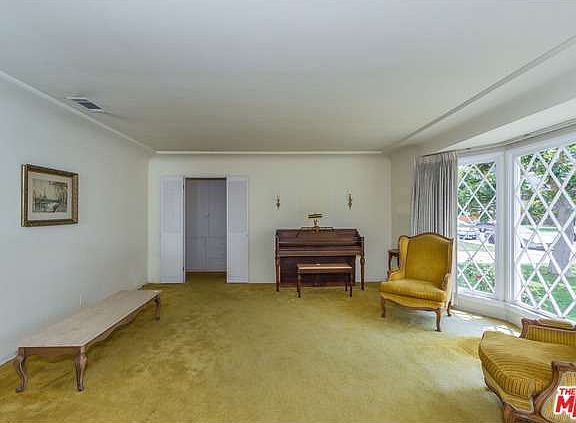 4th image of 11135 Greenlawn Ave