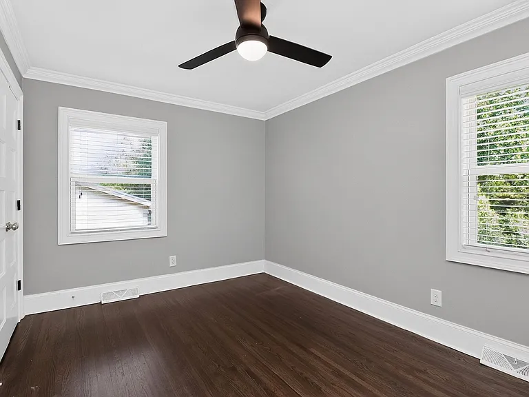 3945 Winfield Dr — Photo 10