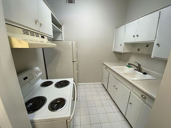 4th image of 1057 Pine St NE