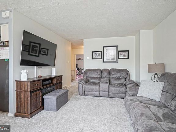 4th image of 3864 Fairdale Rd