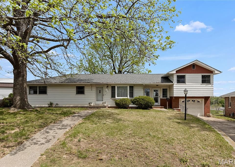 1st image of 15 Holly Hill Dr