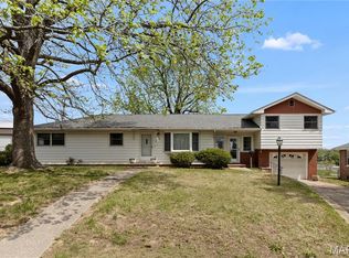 15 Holly Hill Dr, Alton, IL 62002