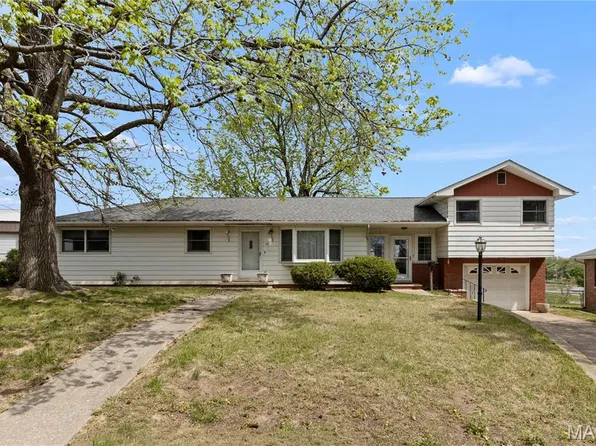 15 Holly Hill Dr, Alton, IL 62002