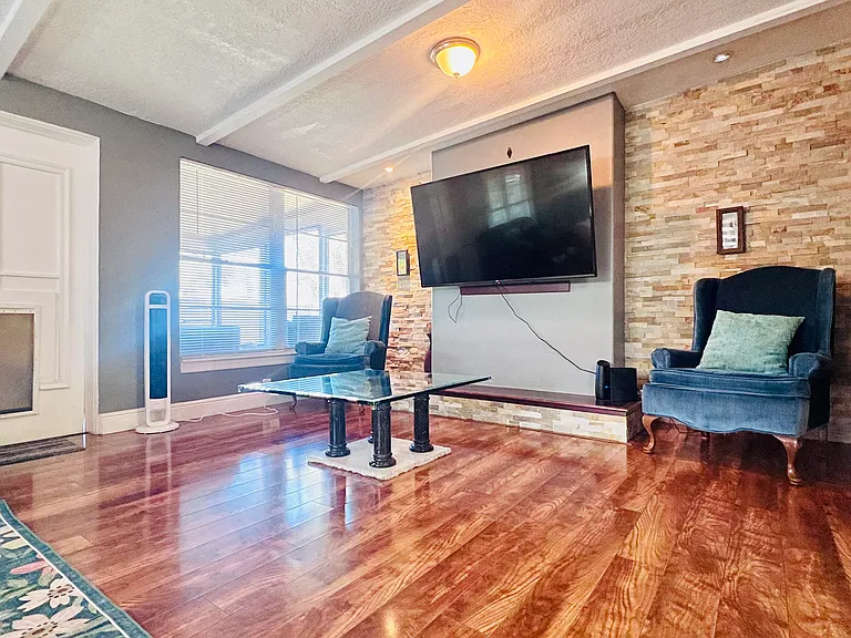 610 Ventura Ave — Photo 12