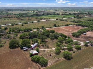 410 Rodeo Dr, Seguin, TX 78155