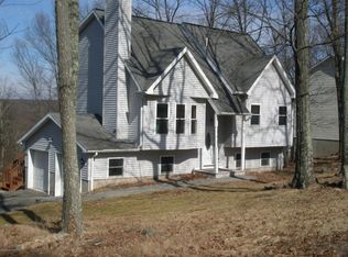 145 Tanbark Ln, Tannersville, PA 18372