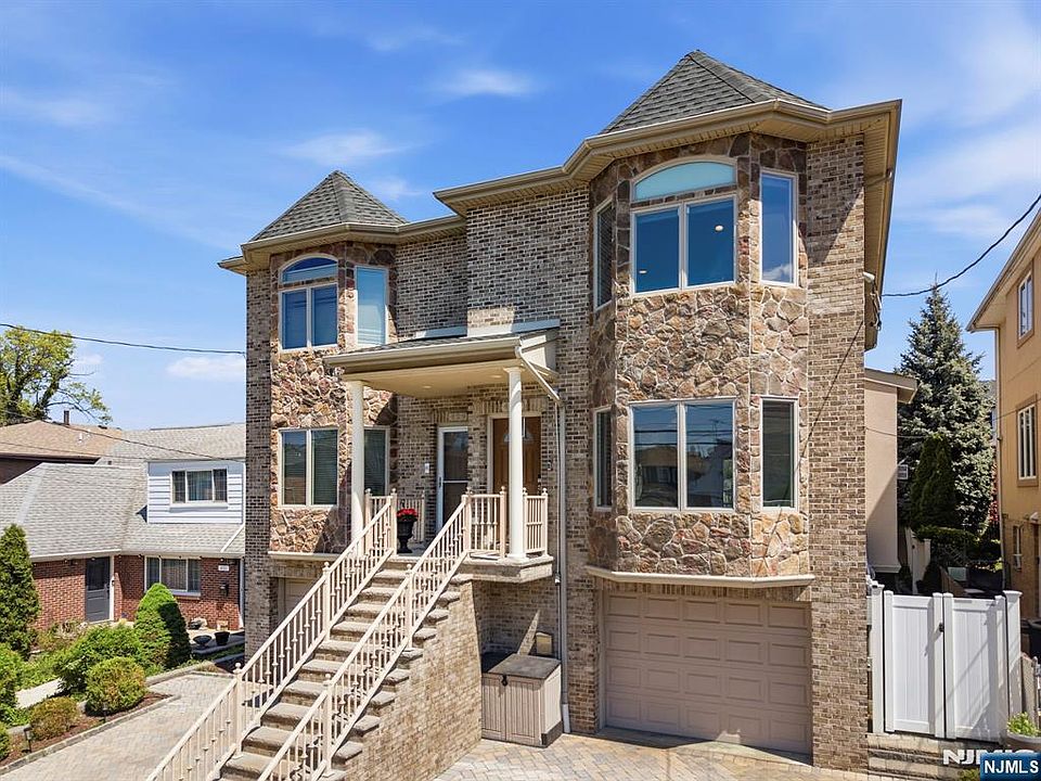 1st image of 427 Lawton Ave