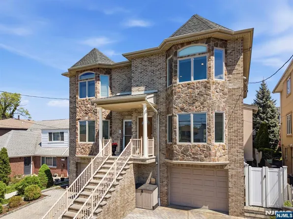 427 Lawton Ave, Cliffside Park, NJ 07010