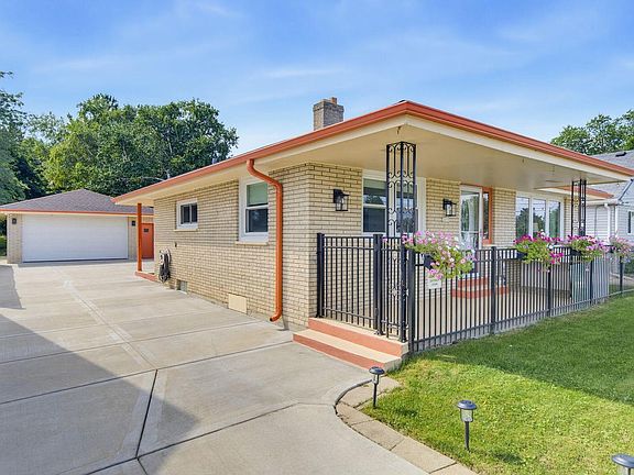 3rd image of 2035 E Howard AVENUE