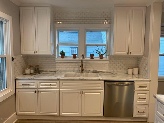 4th image of 128 W 27th St