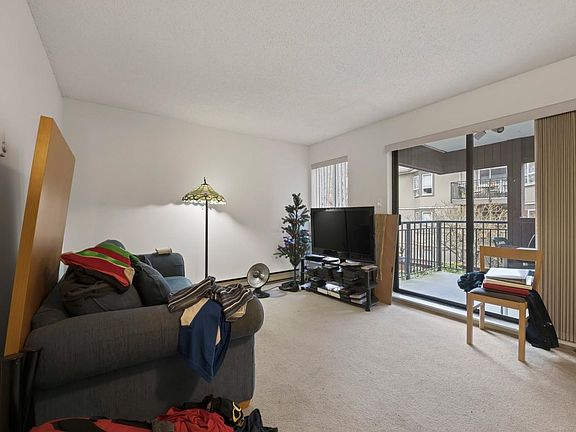 3rd image of 2920 Ash St #206