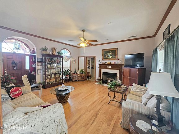 3rd image of 4671 Bell Wood Dr