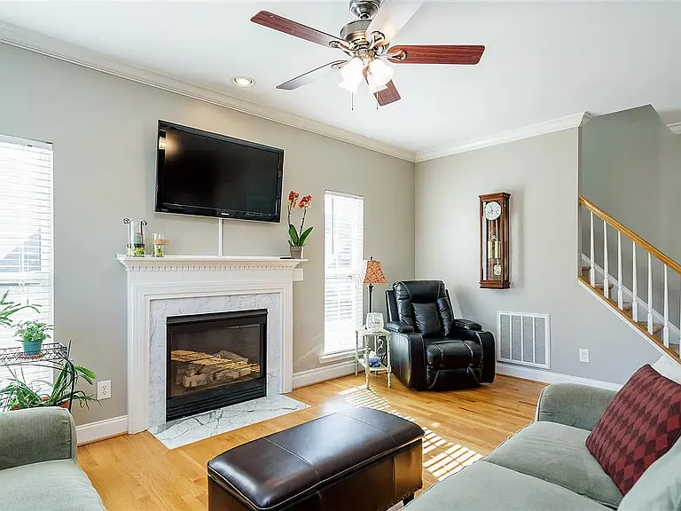 1217 Twelve Oaks Ln — Photo 3