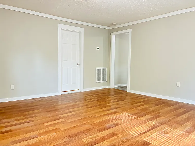 1110 Sykes St — Photo 5