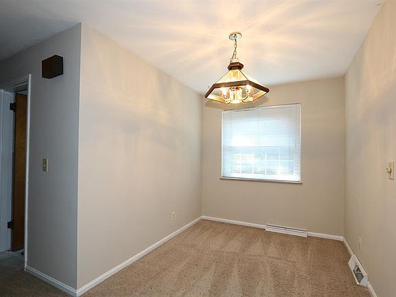 4th image of 1122 Murkett Ct