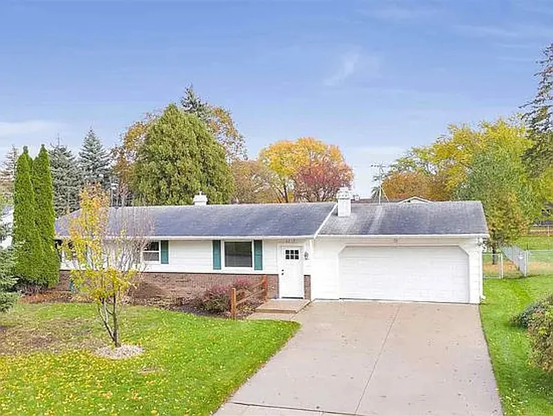 3 bed, 1.5 bath, 1008 sqft, $2,199 — Photo 2