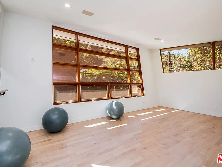 3600 Mandeville Canyon Rd — Photo 29