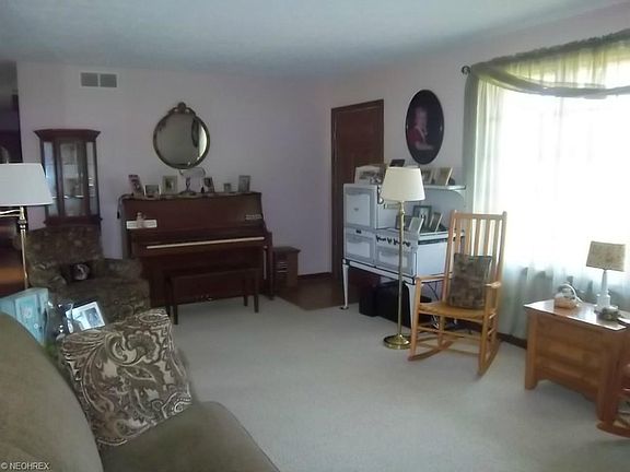 5th image of 8944 Alberta Beach St NE