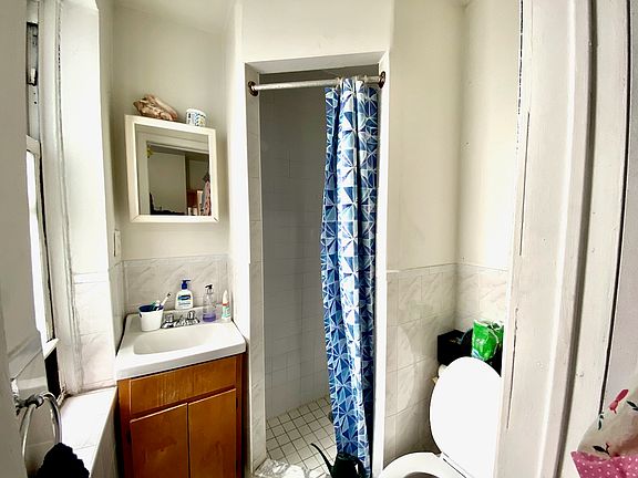 4th image of 206 Saint Nicholas Ave APT 4