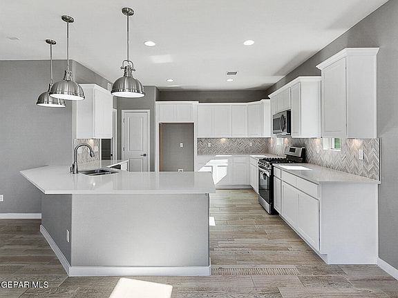 3rd image of 12696 Hants Cir